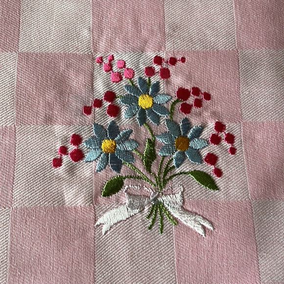 NWOT 70” Round Tablecloth and 8 napkins ftom Italy - Picture 4 of 8